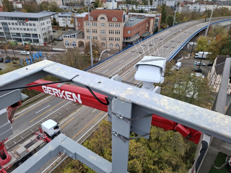 Cameramontage aan de Ringbrücke in Magdeburg
